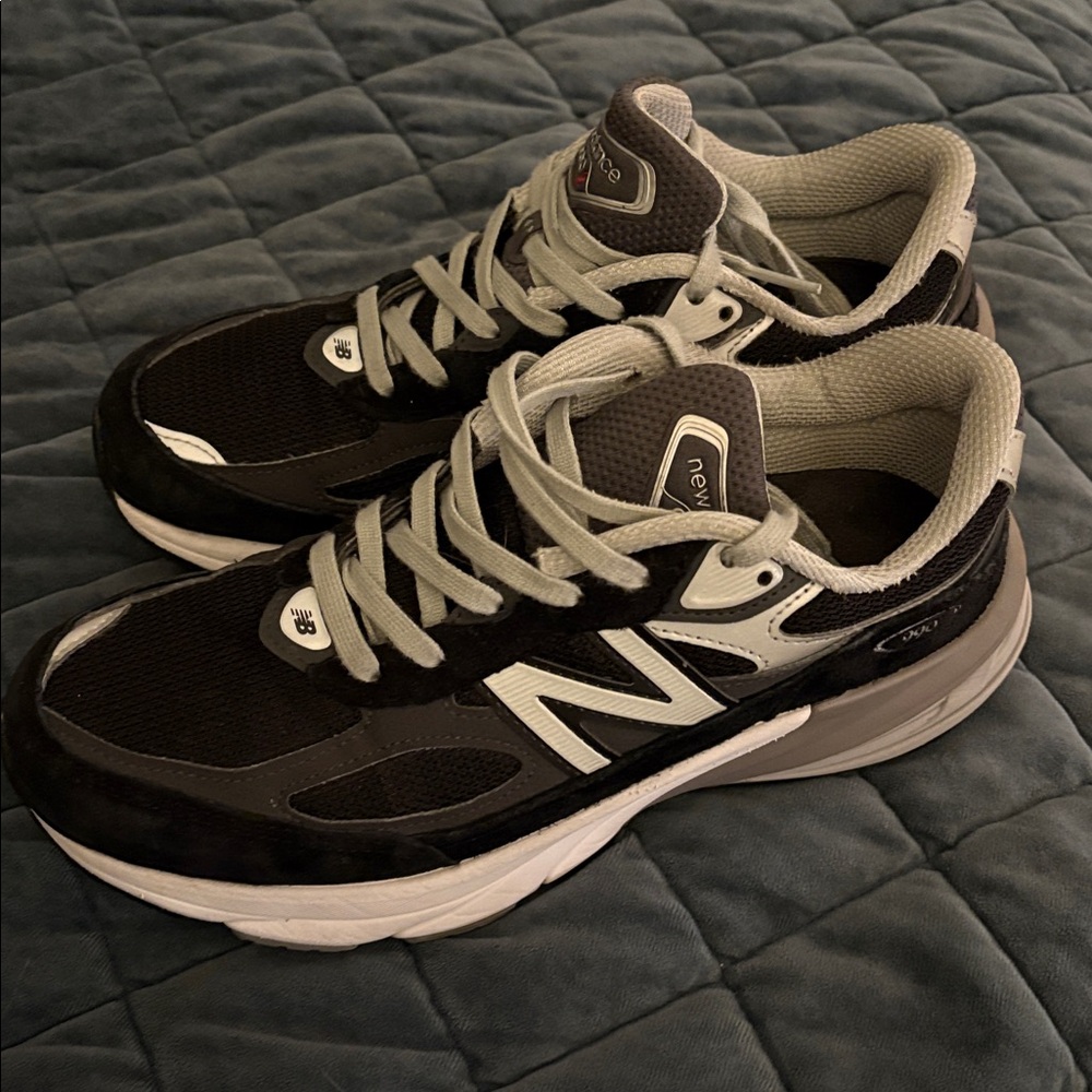 NEW BALANCE 990 V6, black with white/gray sole, women’s 8.5